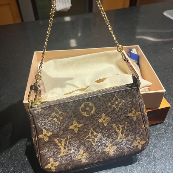 LV mini pochette - Picture 2 of 5